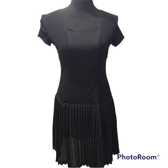 Vintage Dresses & Skirts - Y2K Black Pleated Short Sleeve Pleated Dress Women’s SZ Medium